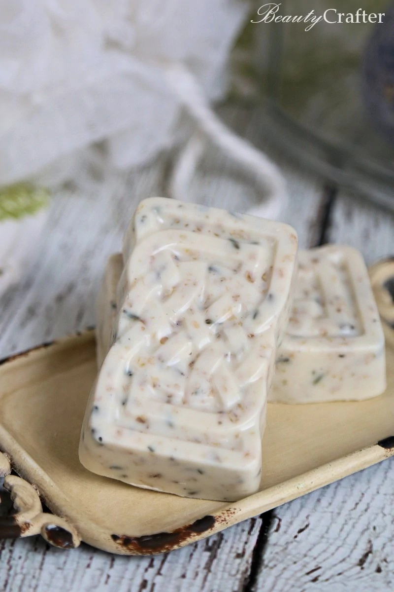 My first soap. Soap base, oatmeal, and honey. : r/soapmaking