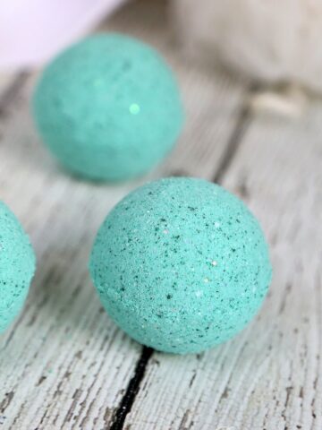 DIY Mermaid Bath Bombs: Transform Your Bath into a Magical Sparkling Sea (with Free Printable Labels)