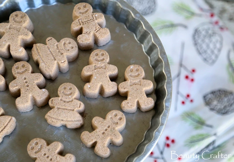 Gingerbread Bath Bombs Recipe: Cute DIY Christmas Gift - Beauty