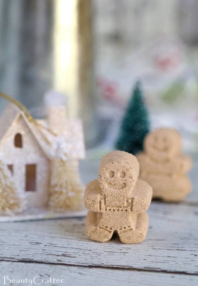 Homemade Gingerbread Bath Bombs - DIY Christmas Gift