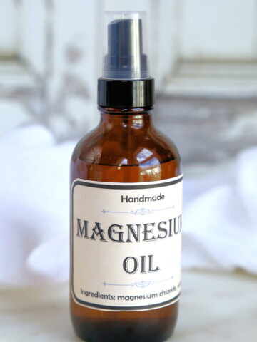 DIY Magnesium Oil Spray + 5 Magnesium Chloride Oil Benefits