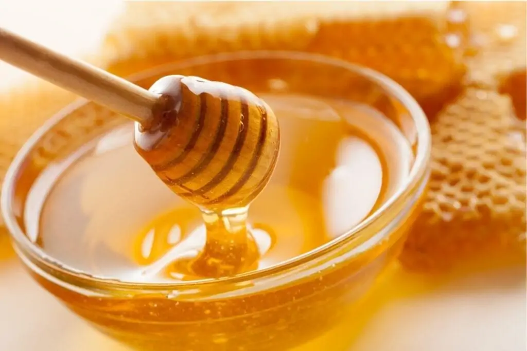 honey for chapped lips